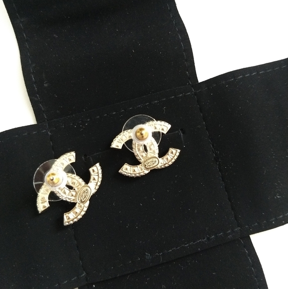 Chanel stud earrings - Picture 2 of 3